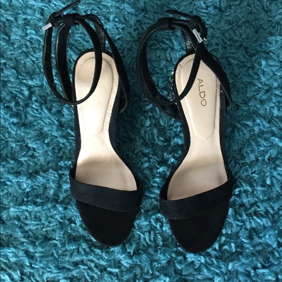 Black chic studded Aldo heels - Picture 3 of 3